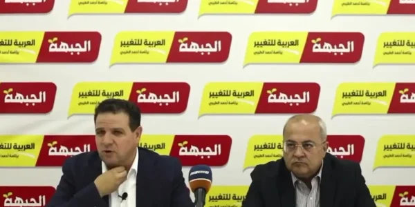 איימן עודה עם אחמד טיבי. צילום: דוברות מפלגת חד"ש תע"ל