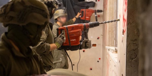 הריסת בית המחבל   צילום: דו"צ