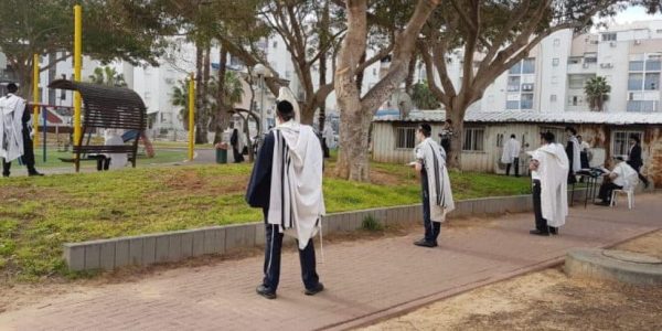 מניני קורונה בגלים הקודמים צילום: מוטי כהן