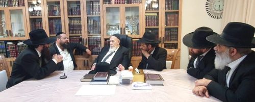 מעמד הקמת ישיבת דעת חכמה בביתו של נשיא מועצת חכמי התורה חכם שלום כהן שליט"א