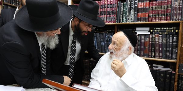 אצל ראש ישיבת פוניבז' מרן הגרב"ד פוברסקי שליט"T