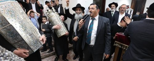 הכנסת ספר תורה לעילוי נשמת מרן שר התורה רבי חיים קנייבסקי זחע"א