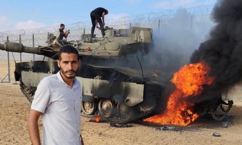 צלם ה-CNN ששיתף פעולה עם מחבלי חמאס ותושבי עזה. צילום: רשתות חברתיות. שימוש לפי סעיף 27 א' לחוק זכויות יוצרים. התמונה שייכת לך? פנה באופן מיידי למערכת