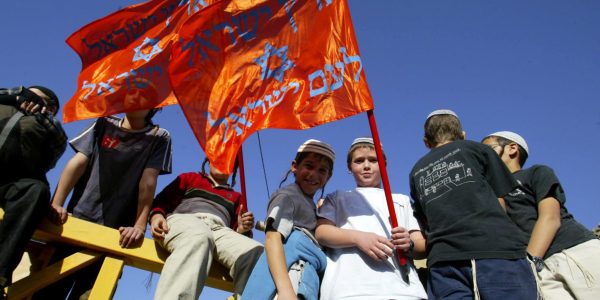 מתיישבים מוחים על פינוי חומש ביום הפינוי בקיץ תשס"ה - 2005 //  Olivier Fitoussi /Flash90