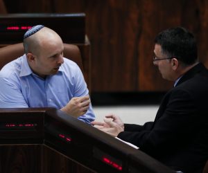 נפתלי בנט וגדעון סער בכנסת | צילום:  Miriam Alster/Flash90