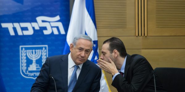 חה"כ מיקי זוהר עם רה"מ נתניהו // צילום: יונתן סינדל - Flash 90