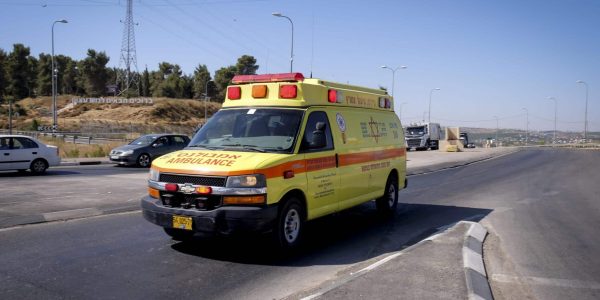 אמבולנס. צילום: גרשון אלינסון/פלאש 90