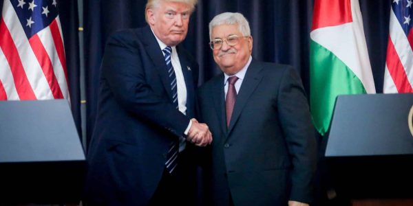 הנשיא טראמפ עם אבו מאזן בביקור ברש"] בקדנציה הראשונה כנשיא. צילום: פלאש 90