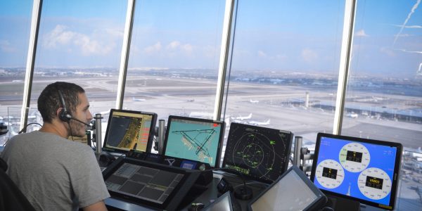 מבט ממגדל הפיקוח בנתב"ג,. צילום: FLASH90
    