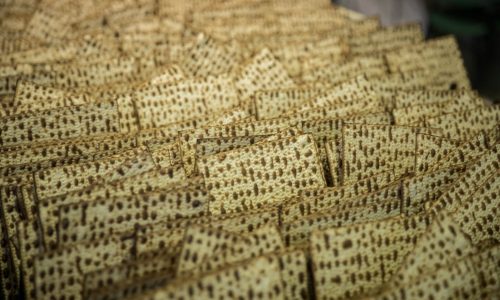 מצות. // צילום יונתן סינדל / פלאש 90