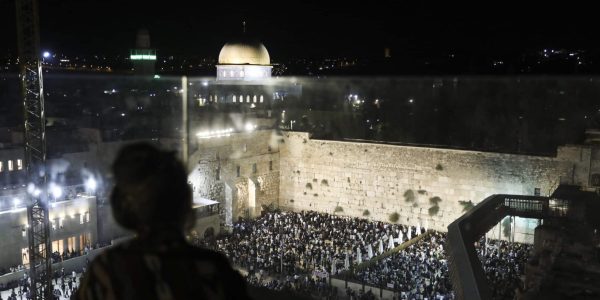 מבט על רחבת הכותל המערבי בתשעה באב. צילום: נועם ריבקין פנטון/פלאש 90