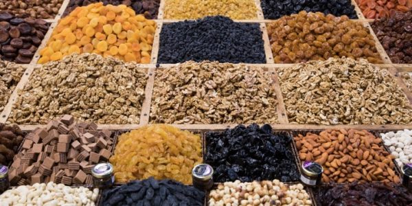 דוכן פרות יבשים. צילום: נתי שוחט / פלאש 90