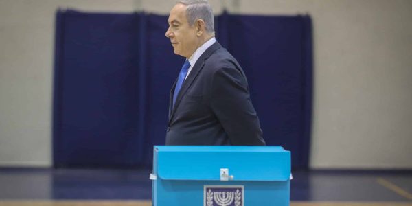 נתניהו בקלפי. צילום: מארק ישראל סלם/פלאש 90