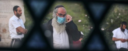 תפילה בקבר ר' יהודה בר אלעאי בימי הקורונה // צילום: דוד כהן - פלאש 90