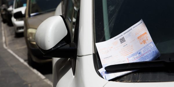 An illustration of a parking ticket on a car in Jerusalem on May 3, 2020. Photo by Nati Shohat/Flash90 *** Local Caption *** דו"ח
דו"ח חניה
חניה
פקח
פקח חניה