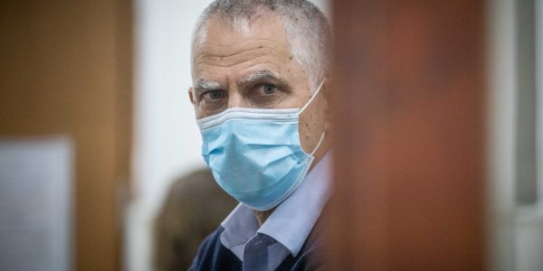 ארנון (נוני) מוזס מגיע לבית המשפט המחוזי בירושלים לקראת משפטו ב24- במאי 2020. צילום: יונתן סינדל / Flash90