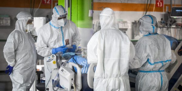 רופאים במחלקות הקורונה. אילוסטרציה // צילום: Yossi Zeliger/Flash90