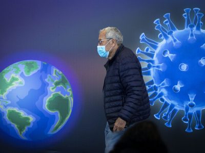 אזרחים בדרך להתחסן // פלאש 90