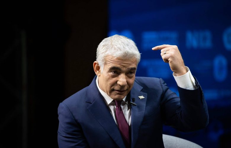 יאיר לפיד בכנס 'ועידת המשפיעים' של חדשות 12 | צילום:  Yonatan Sindel/Flash90