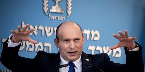 נפתלי בנט  צילום: יונתן סינדל/פלאש90