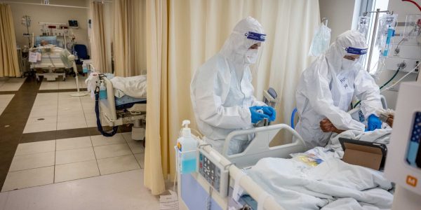 מחלקת הקורונה בביה"ח שערי צדק// צילום: יונתן זינדל/פלאש 90