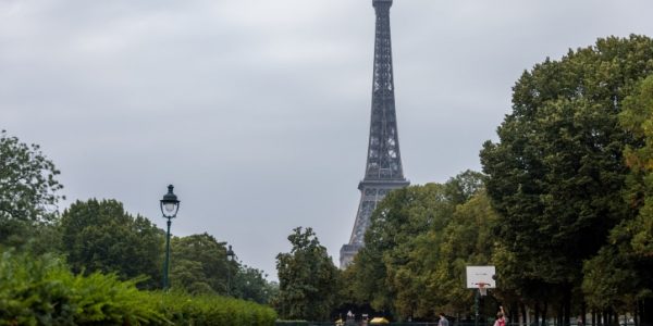 מגדל אייפל שבפריז בירת צרפת


Yonatan Sindel/Flash90