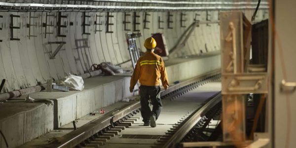 עבודות תת קרקעיות להקמת הרכבת הקלה. צילום: משה שי/פלאש 90