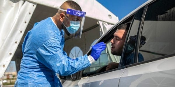 בדיקות קורונה במודיעין// צילום: יוסי אלוני/פלאש 90