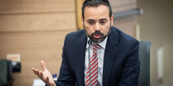 שר הבריאות בוסו בדיון בוועדת הבריאות. צילום: יונתן זינדל/פלאש 90