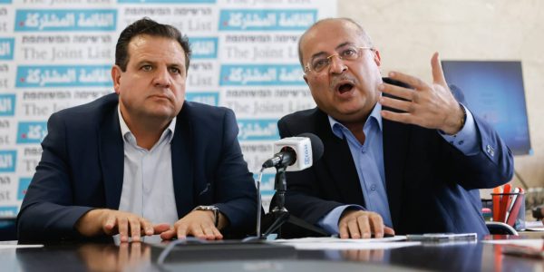 אחמד טיבי ואיימן עודה// צילום: אוליבייה פיטוסי/פלאש 90