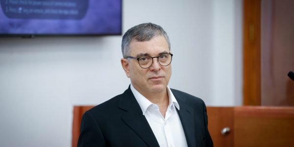 שלמה פילבר בעדותו בבית המשפט. צילום: אוליביה פיטוסי/פלאש 90