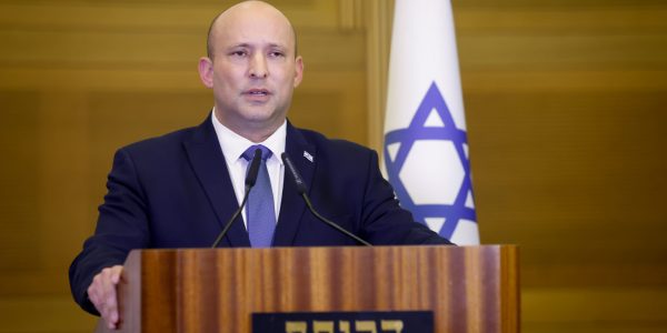 נפתלי בנט בהצהרה// צילום: אוליבייה פיטוסי/FLASH90