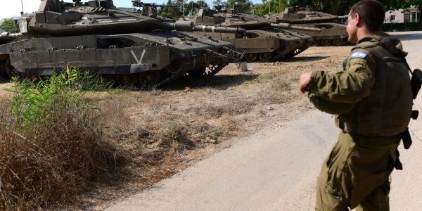 טנקים של צה"ל המוצבים ליד גבול ישראל עם עזה// צילום: תומר נויברג/Flash90