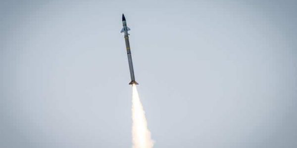 שיגור טיל. צילום: יונתן זינדל / פלאש 90