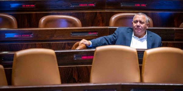 התקווה האחרונה. חבר הכנסת לשעבר גדי אייזנקוט  צילום: אוליבייה פיטוסי/פלאש90