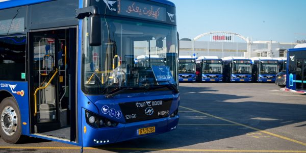 חניון אוטובוסים של חברת דן. צילום: אבשלום ששוני/פלאש90