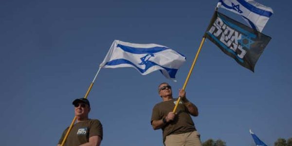 מפגיני שמאל. צילום: Erik Marmor /FLASH90