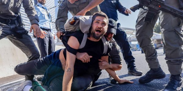 Israelis block the Ayalon highway in Tel Aviv and clash with police as they protest against the Israeli government's planned judicial overhaul on March 9, 2023. Photo by Erik Marmor/Flash90 *** Local Caption *** מחאה נגד הרפורמה המשפטית ברחובות ת"א
תל אביב
הפגנה
דגלי ישראל