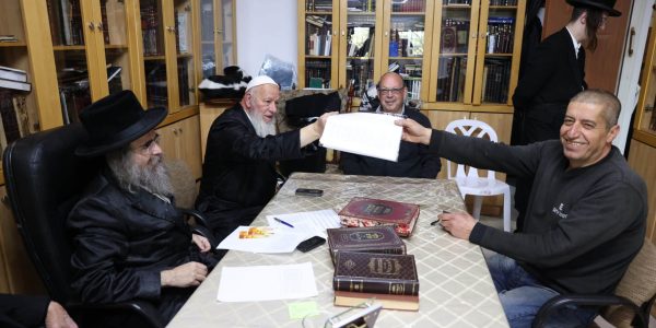 הרב אלעזר שטרן, רבו של מושב מירון במכירת חמץ. צילום: דוד כהן/פלאש 90