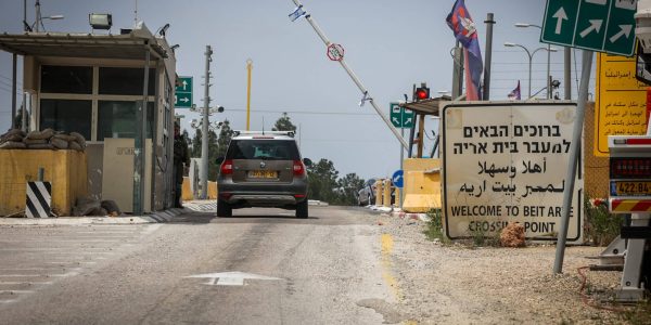 מחסום בית אריה. צילום: יהונתן שאול/פלאש 90