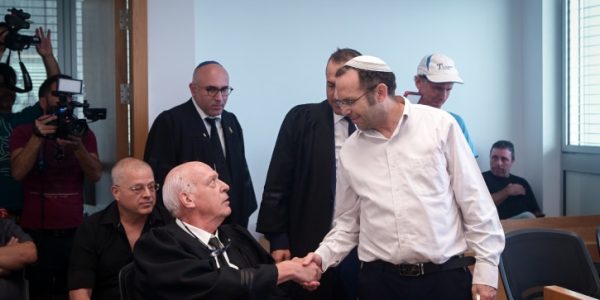 ראש ארגון ראש היהודים ישראל זעירא, מגיע לדיון בבית המשפט המחוזי בתל אביב. 4 באוקטובר 2023. צילום אבשלום ששוני/FLASH90