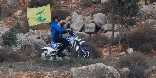 פעיל חיזבאללה סמוך לגבול עם ישראל. צילום: איל מרגולין/פלאש 90