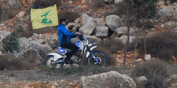 פעיל חיזבאללה סמוך לגבול עם ישראל. צילום: איל מרגולין/פלאש 90