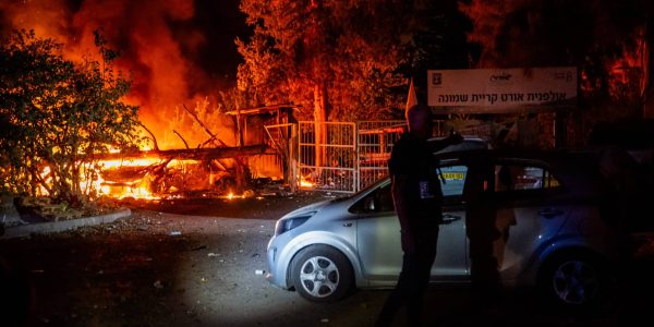 נפילת רקטה בקריית שמונה. צילום: ארז בן סימון/פלאש 90