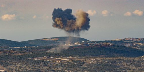 עשן מיתמר בגבול הצפוני בין ישראל ללבנון. צילום: איל מרגולין/פלאש 90