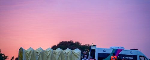 Israeli soldiers wait for the arrival of released Israeli hostages at the Sheba Medical Center in Ramat Gan, November 25, 2023. Photo by Tomer Neuberg/Flash90 *** Local Caption *** 
??????
?????
?????
????
????
??????
????