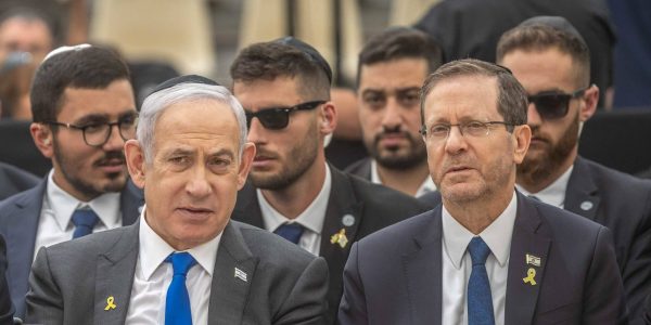 ראש הממשלה בנימין נתניהו ונשיא המדינה הרצוג בטקס יום הזיכרון לחללי נפגעי פעולות האיבה. צילום: חיים גולדברג/פלאש 90