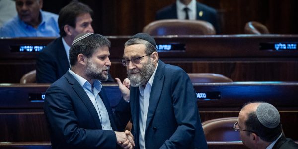 סמוטריץ' וגפני במליאת הכנסת. צילום: יונתן זינדל/פלאש 90