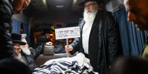 הלוויית הקדוש ר' צבי קוגן הי"ד. צילום: חיים גולדברג/פלאש 90