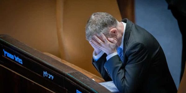 השר לוין במליאה. צילום: חיים גולדברג/פלאש 90